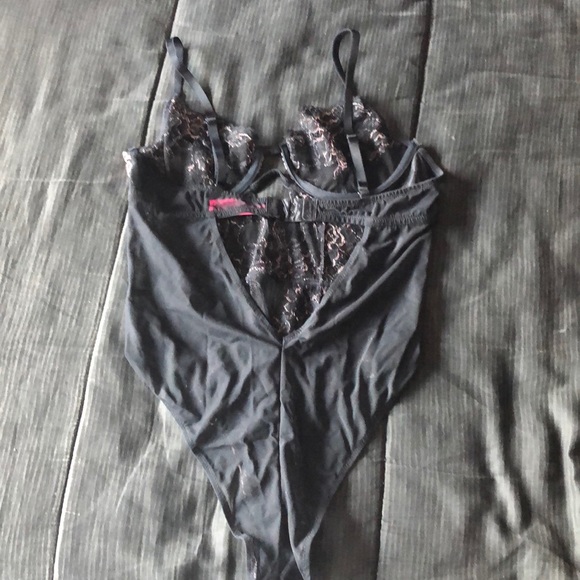 Lace bodysuit - Picture 2 of 2